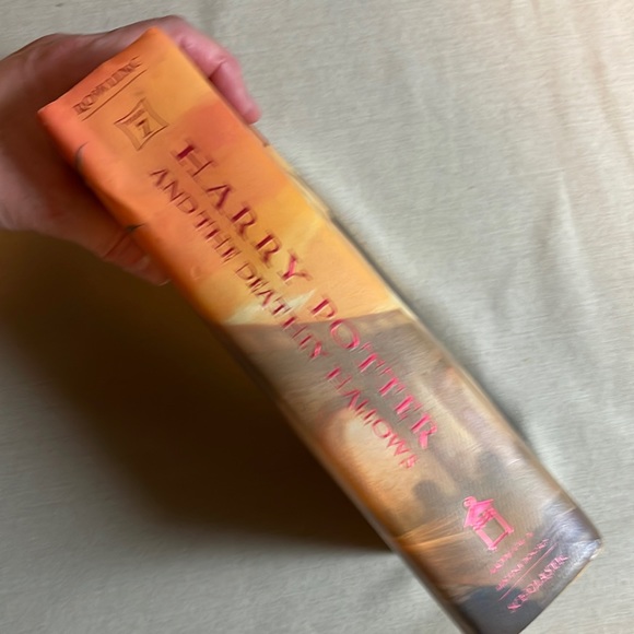 NOT ELIGIBLE FOR BUNDLE SALE Harry Potter and the Deathly Hallows #7 in Series - Picture 3 of 9